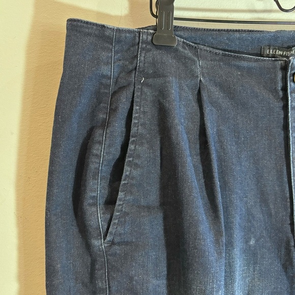 EILEEN FISHER Sz 14 Pleated Front Tapered Leg Medium Wash Denim Trouser Pants - Picture 4 of 9